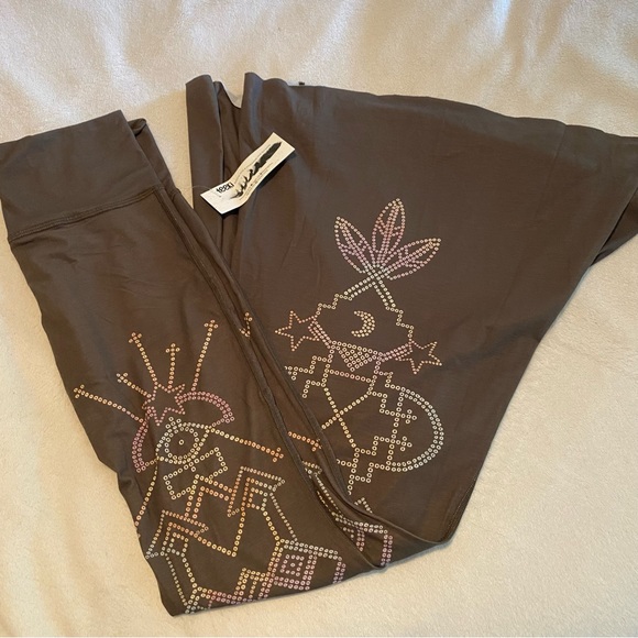 NWT Teeki 7 crowns bell bottoms - Picture 2 of 3